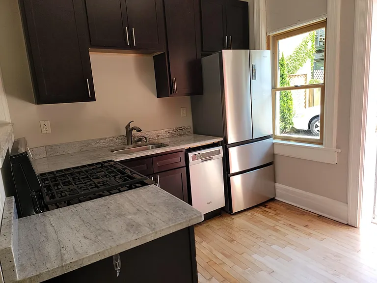 1690 N Franklin Pl #LOWER REAR — Photo 25
