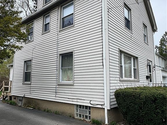 3rd image of 2662 Dewey Ave
