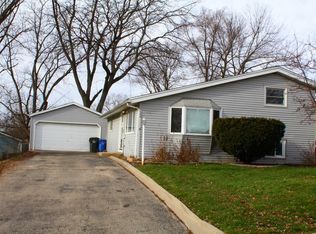 1122 Denver Dr, Carpentersville, IL