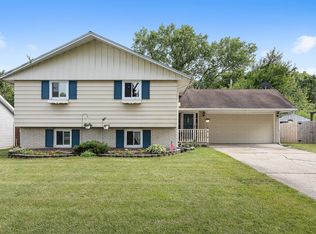 16719 W McKenzie Ave, Lockport, IL 60441