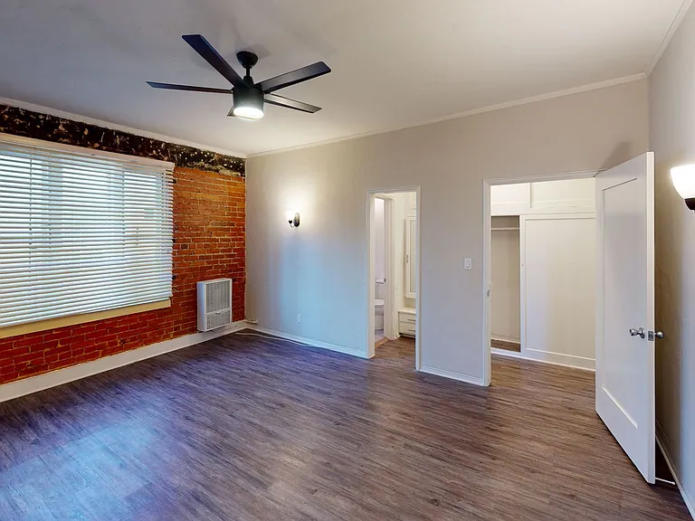 La Chandelle Apts...Charming building...Renovated Apartments Available...Hardwood Floors! — Photo 4