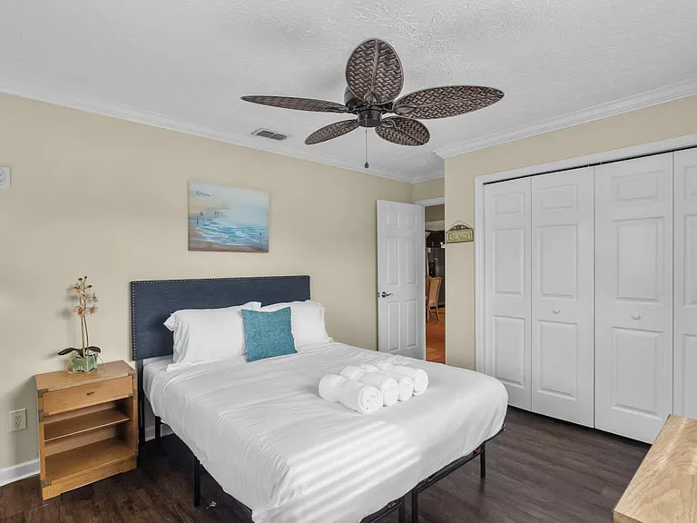 991 SE Walters Ter — Photo 11