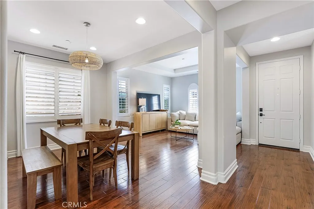 3 bed, 2.5 bath, 2237 sqft, $6,100 — Photo 3