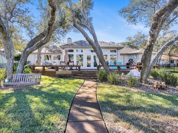 1913 Baywood Dr, Rockport, TX 78382