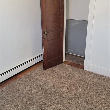 3rd image of 418 Skillen St Building 424-16