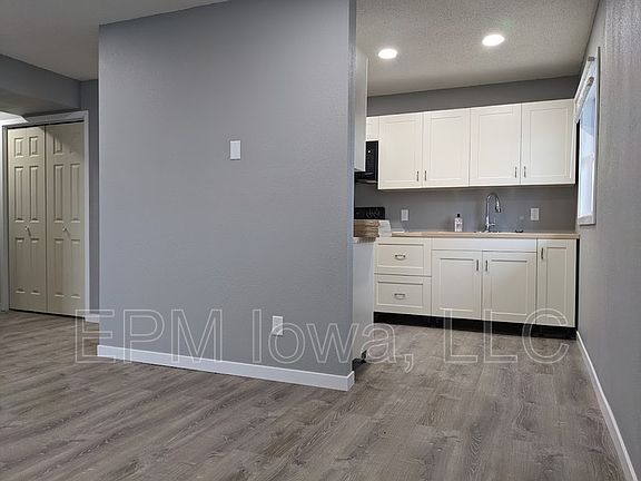 5th image of 109 Ludland Dr Unit 8
