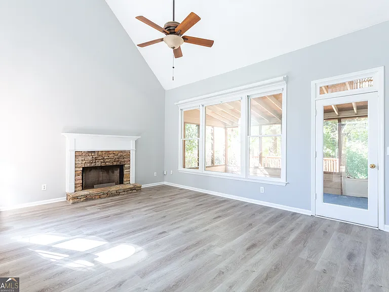 1748 Christiana Dr — Photo 6