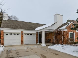 118 Rivershire Ln, Lincolnshire, IL