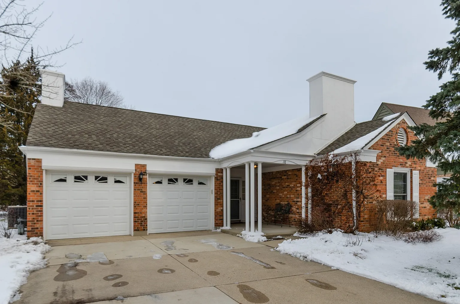 118 Rivershire Ln photo 1