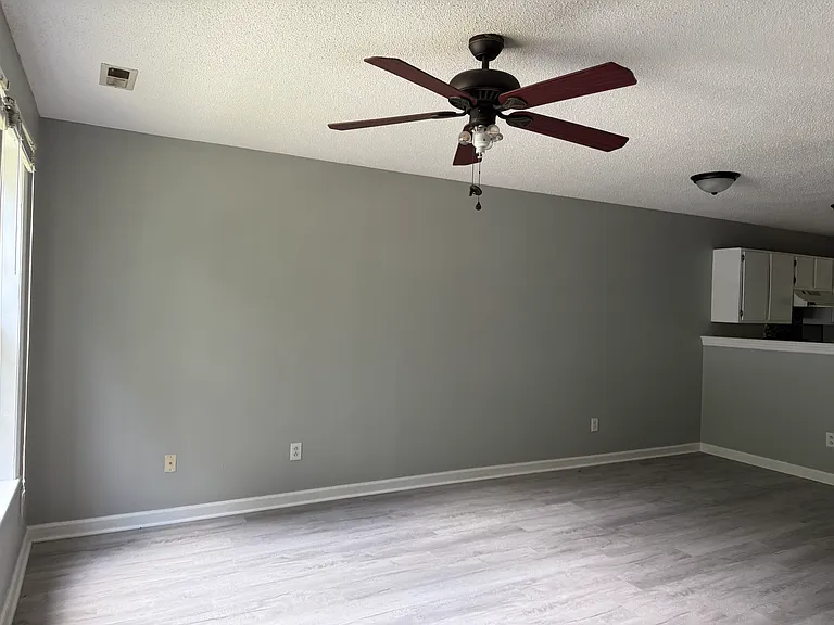 623 Carolina Ave — Photo 1