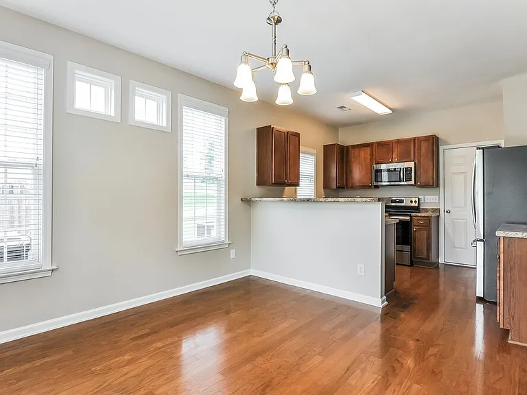 607 Bellefont Ct — Photo 5