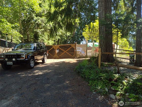 4th image of 1110 Timberlake Dr E