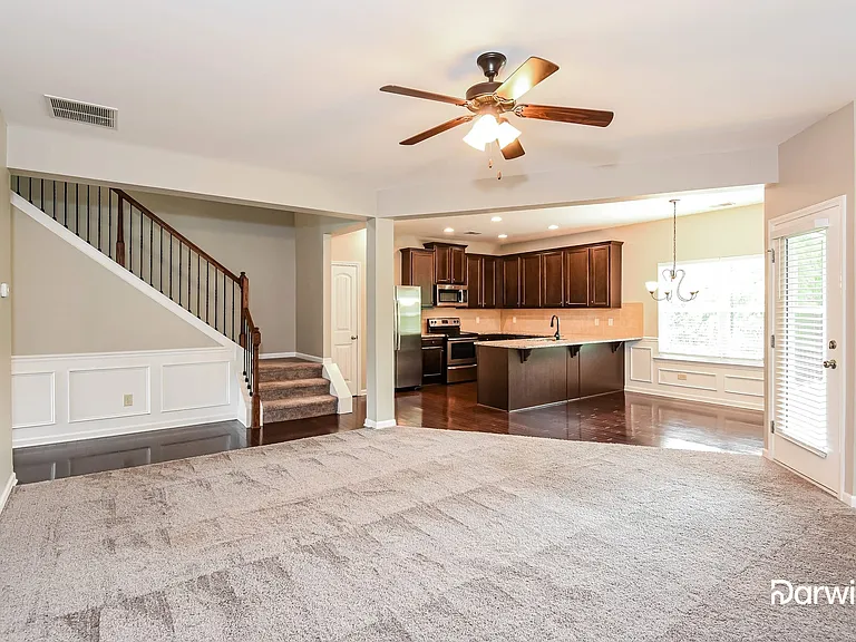 109 Cessna Dr — Photo 4