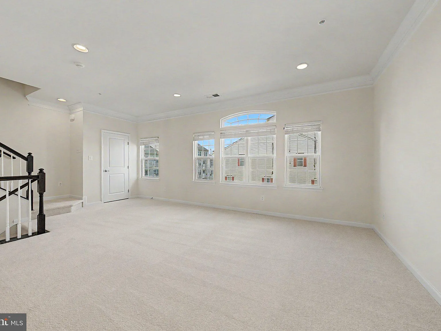 Somerset Condo — Photo 4