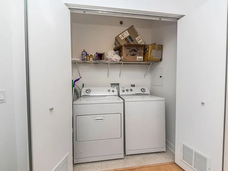 8 E Randolph St #2107 — Photo 6