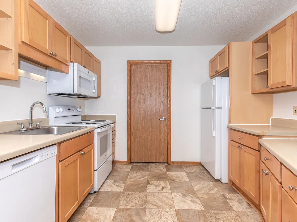 931 41st St NW #207