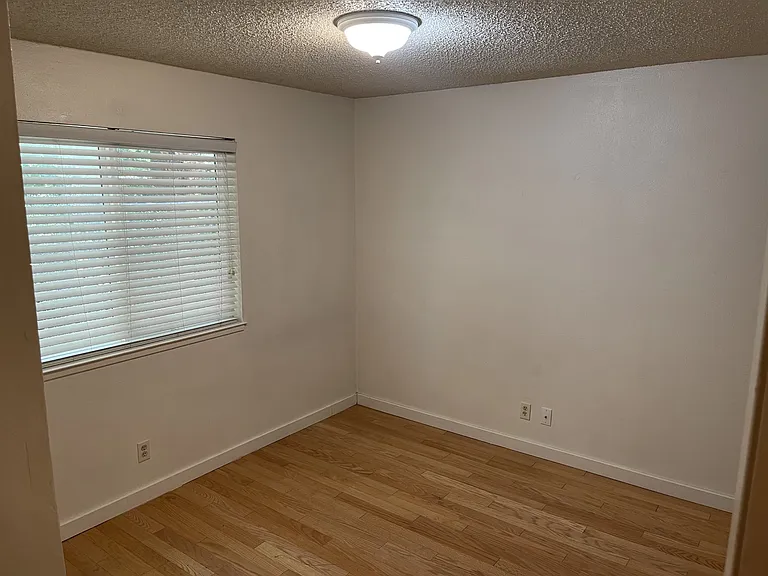 1412 N Cherry St #7 — Photo 8