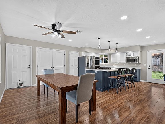 5th image of 1690 E Maplewood Way