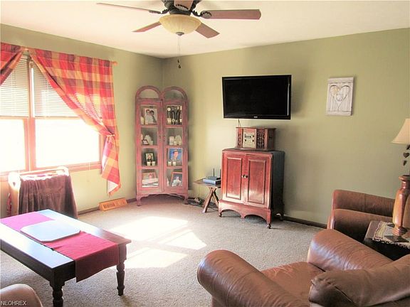 5th image of 361 Hilltop Dr