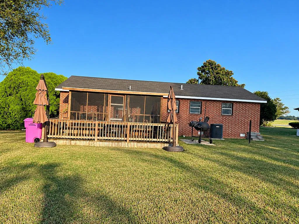 1 bed, 1.5 bath, 1152 sqft, $850 — Photo 2