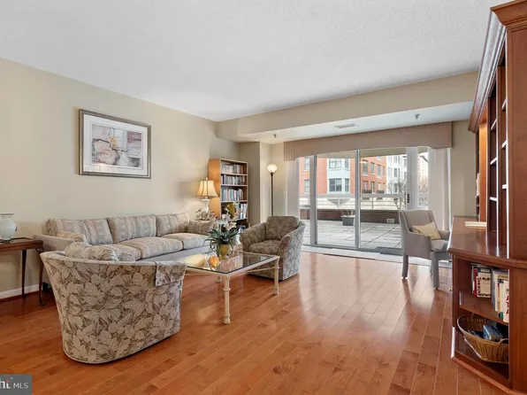 24 Courthouse Sq APT 105, Rockville, MD 20850