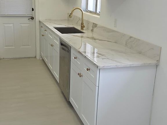 5th image of 1047 Japonica Ln