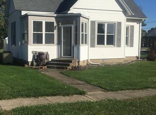 604 S 3rd St, Fisher, IL 61843