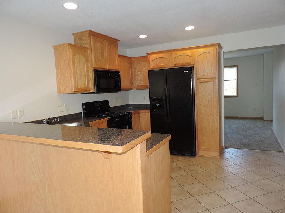 1st image of 10727 Centerpoint Dr