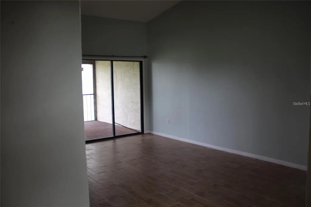 3 bed, 2.0 bath, 1319 sqft, $1,895 — Photo 4