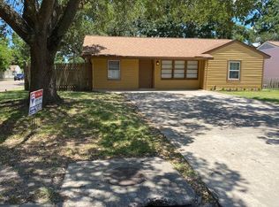 1201 Chevy Chase Dr, Angleton, TX 77515
