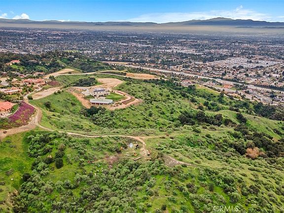 4th image of 350 Roughrider Rd