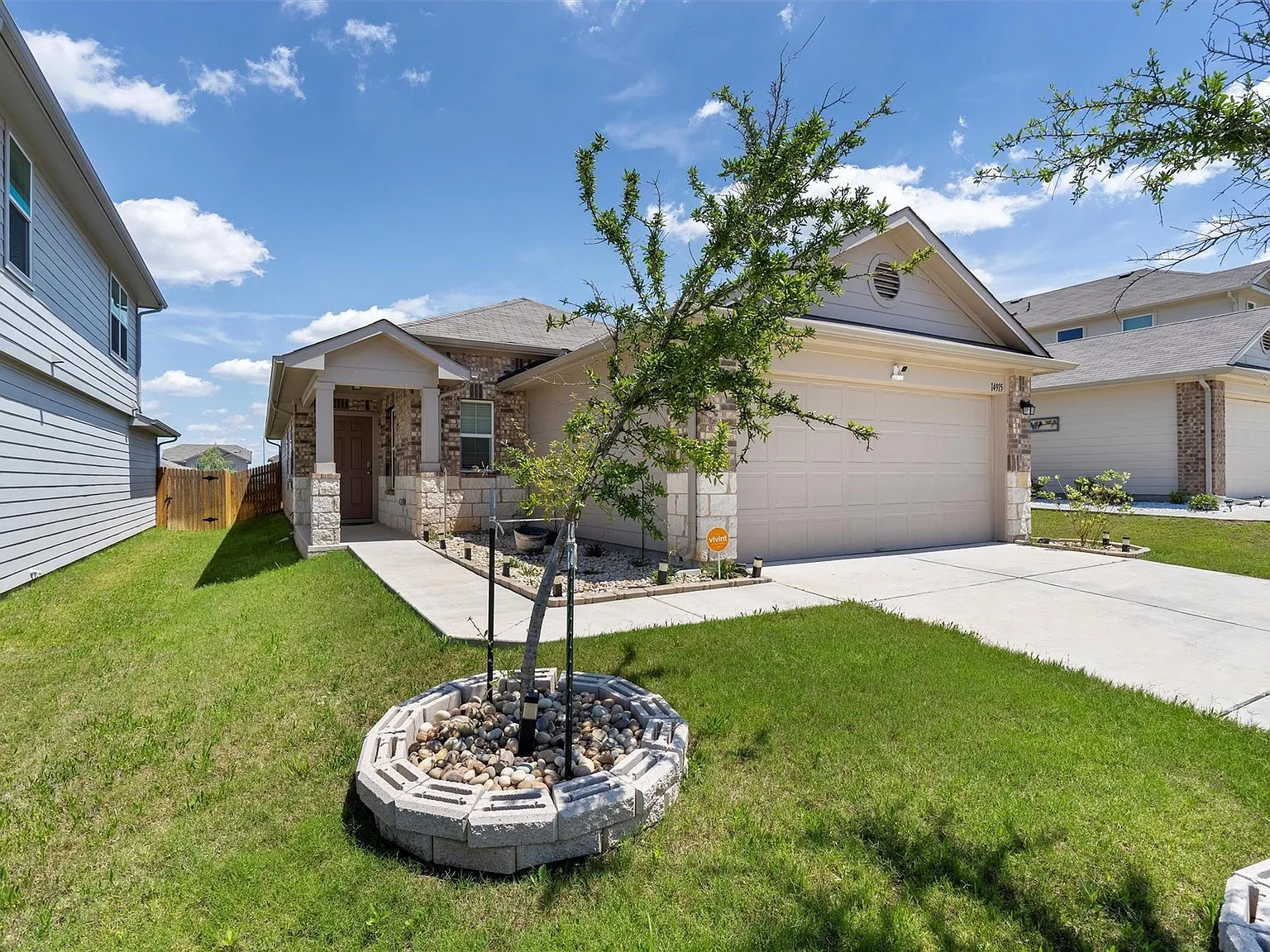 3 bed, 2.0 bath, 1521 sqft, $1,900 — Photo 3