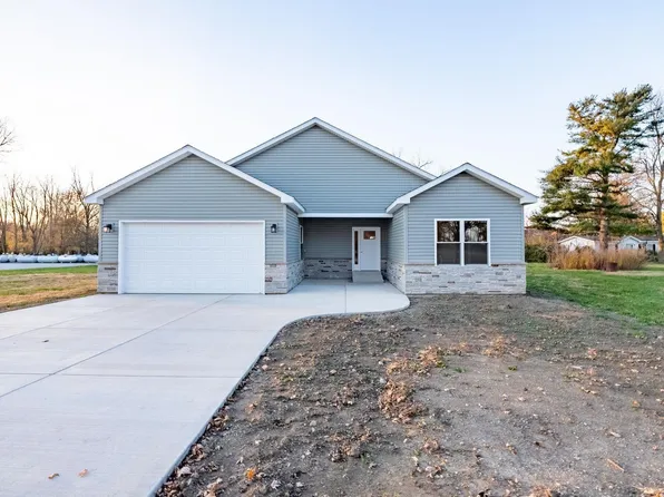 704 W Franklin St, Colfax, IN 46035