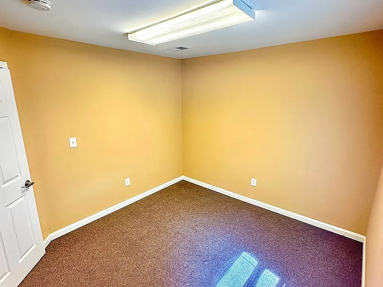 2251 Roswell Rd — Photo 11