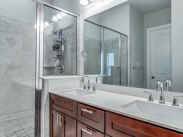 2nd level Primary Bath