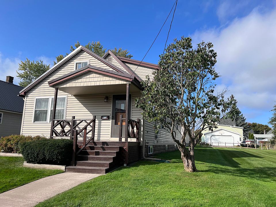 1st image of 812 Superior St