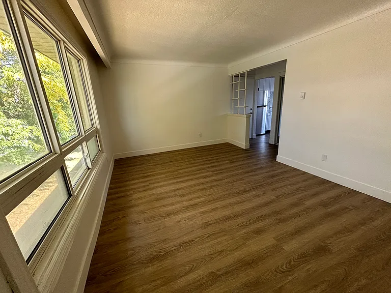 66 Willow Rd — Photo 3