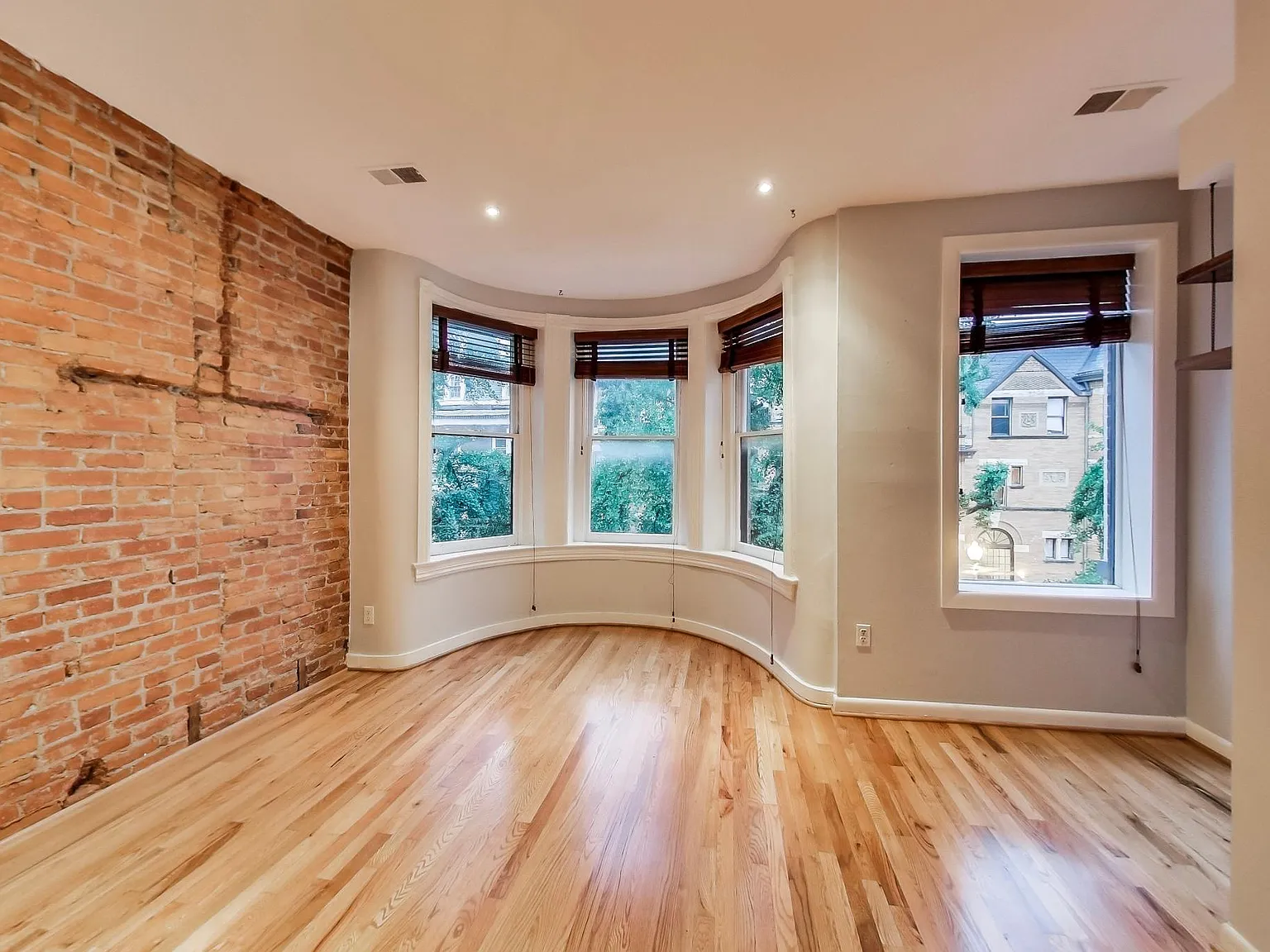 1808 Belmont Rd NW — Photo 3