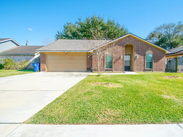 3 Lazybrook St, Angleton, TX 77515