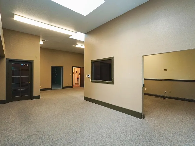 1016 N Golden State Blvd #A — Photo 11