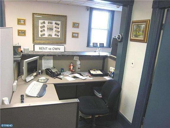 4th image of 43 W Church St