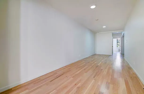 Rented by Capri Jet Realty Corp | media 34