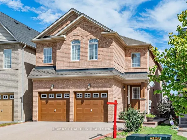 4841 Apple Blossom Cir, Mississauga, ON L5V 3C6
