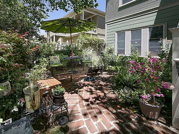 Lower unit 14 front garden