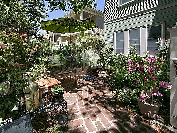 Lower unit 14 front garden