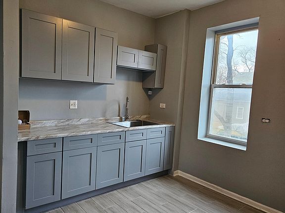 2nd image of 8801 S Escanaba Ave APT 2R