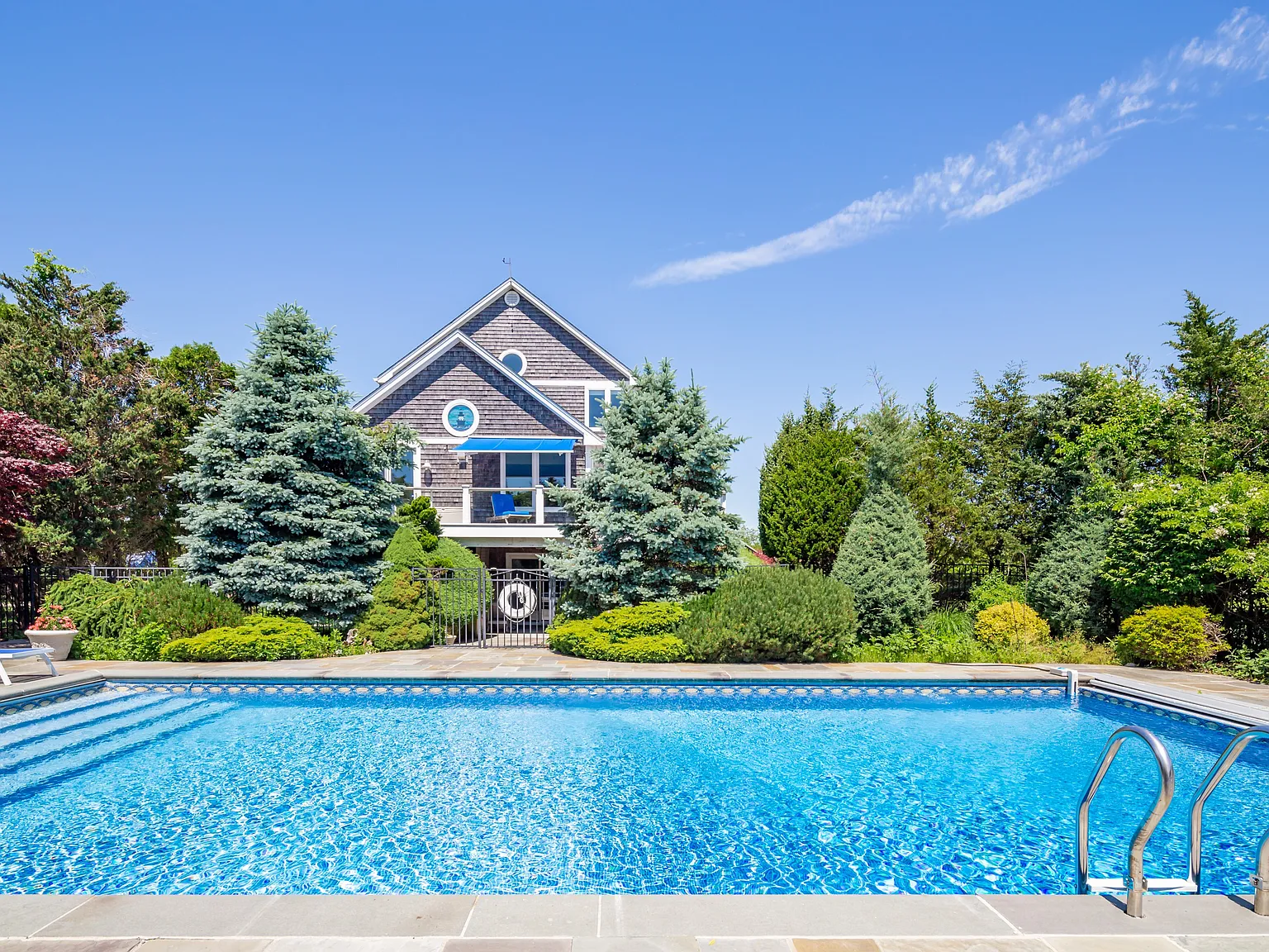 Spacious Home with Panoramic Views of Long Island Sound & pool — Photo 3