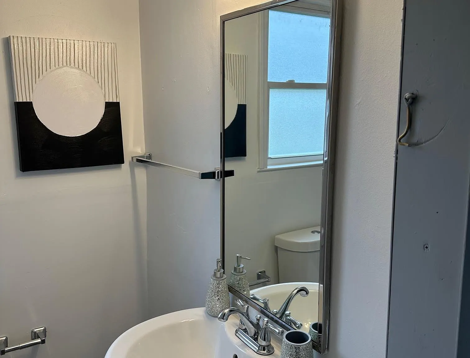 3 bed, 1187 sqft, $1,900 — Photo 1