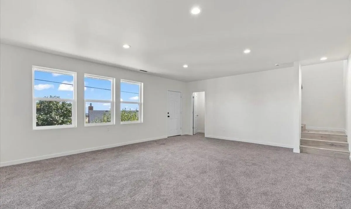 Building Photo - 505 N 80th Ave