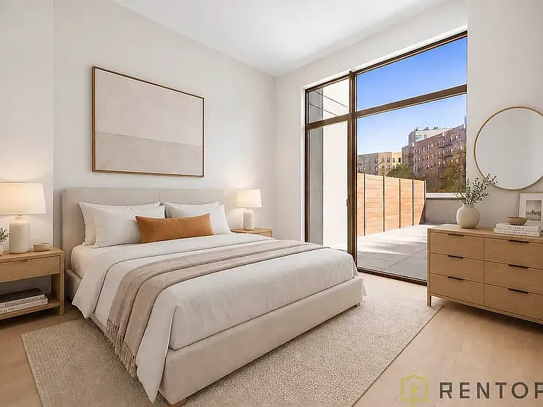 960 Franklin Ave #714 — Photo 4